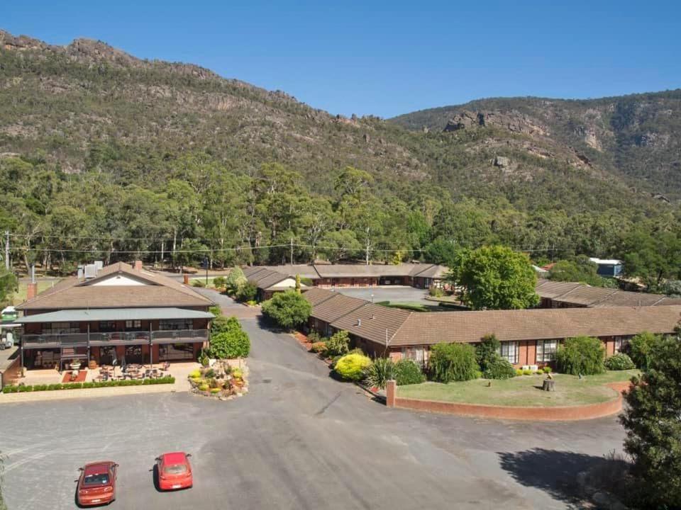 Golden Chain Country Plaza Motel Halls Gap Exterior photo
