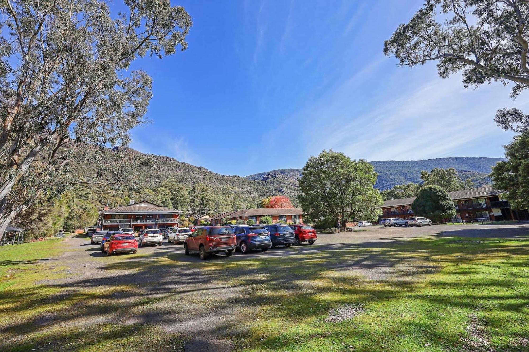 Golden Chain Country Plaza Motel Halls Gap Exterior photo