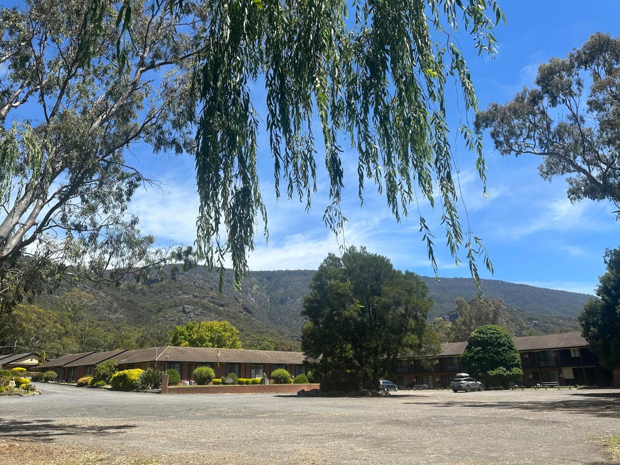 Golden Chain Country Plaza Motel Halls Gap Exterior photo